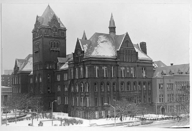 Old Main, 1980 - 2010.033.070