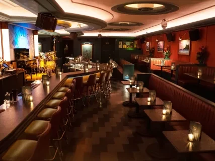 Willis Show Bar