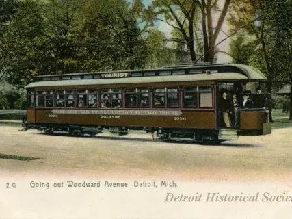 Postcard - Going out Woodward Avenue, Detroit, Mich.