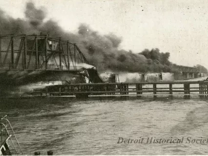 Postcard - Belle Isle Bridge Fire, April 27, 1915