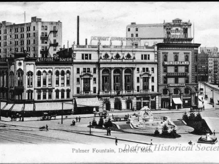 Postcard - Palmer Fountain, Detroit, Mich.