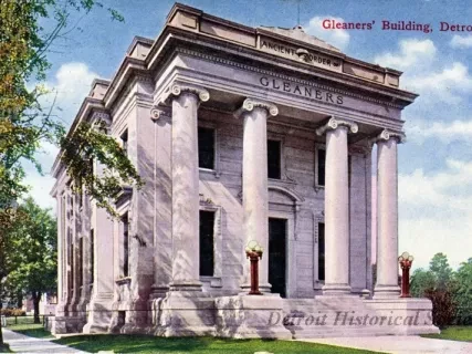 Postcard - Gleaners' Building, Detroit, Mich