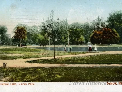 Postcard - Miniature Lake, Carks Park