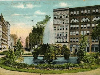 Postcard - Fountain, Capitol Square Park, Detroit, Mich.