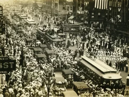 Postcard - Auto Parade, Cadillaqua, Detroit, 1912.