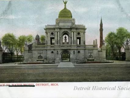 Postcard - Entrance to Water Works Park, Detroit, Mich.