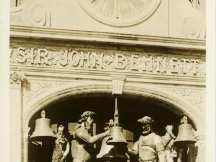 Postcard - Gog and Magog - Sir John Bennett's Jewelry Shop, Dearborn, Michigan