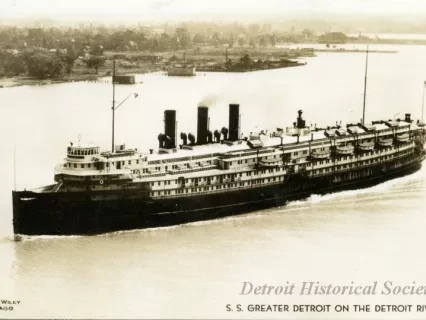 Postcard - S. S. Greater Detroit on the Detroit River