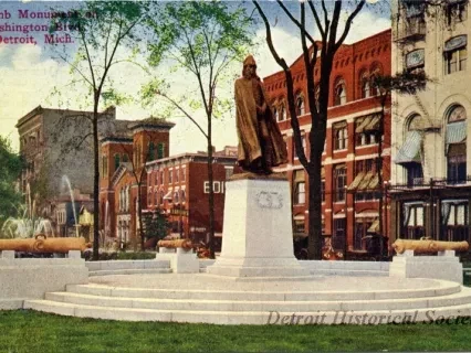 Postcard - Macomb Monument on Washington Blvd., Detroit, Mich.