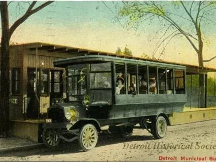 Postcard - Detroit Municipal Bus.