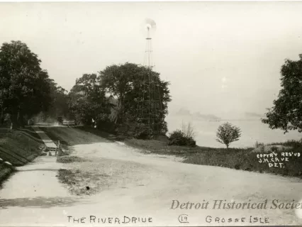 Postcard - The River Drive, Grosse Isle