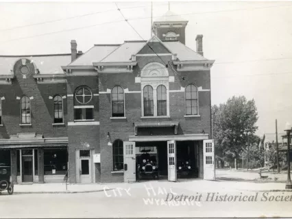 Postcard - City Hall, Wyandotte