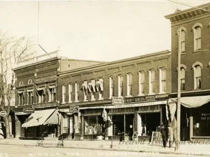 Postcard - Biddle Ave, Wyandotte, Mich.