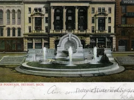Postcard - Palmer Fountain, Detroit, Mich.