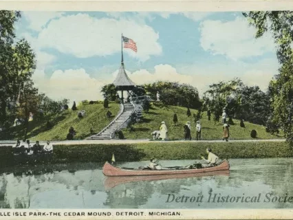 Postcard - Belle Isle Park - The Cedar Mound. Detroit, Mich.