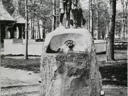 Postcard - Newsboys' Fountain, Belle Isle, Detroit, Mich.