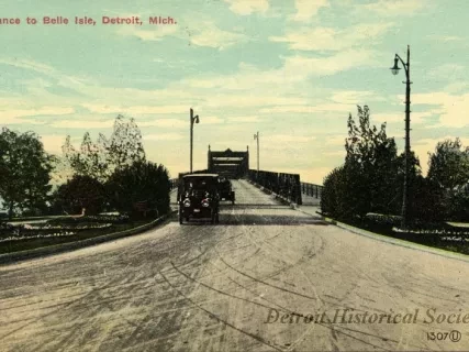 Postcard - Entrance to Belle Isle, Detroit, Mich.