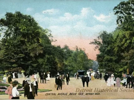 Postcard - Central Avenue, Belle Isle, Detroit, Mich.