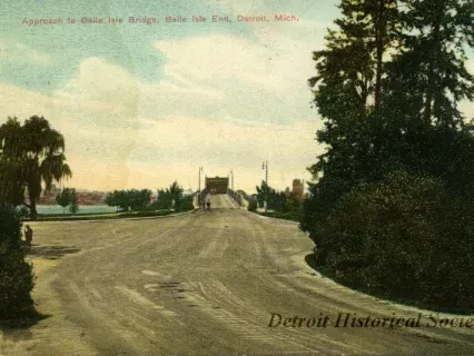 Postcard - Approach to Belle Isle Bridge, Belle Isle End, Detroit, Mich.