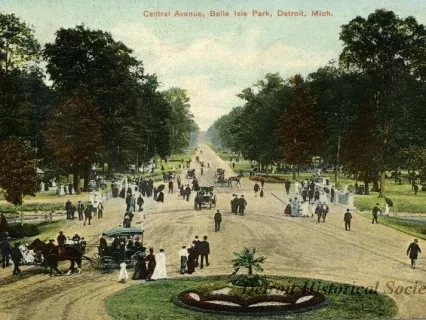 Postcard - Central Avenue, Belle Isle Park, Detroit, Mich.