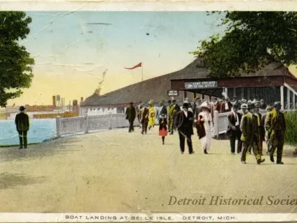 Postcard - Boat Landing at Belle Isle, Detroit, Mich.