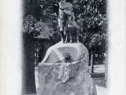 Postcard - The Newsboy Fountain, Belle Isle Park, Detroit, Mich.