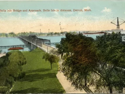 Postcard - Belle Isle Bridge and Approach, Belle Isle in distance, Detroit, Mich.