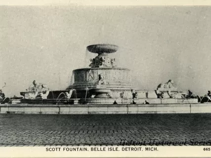 Postcard - Scott Fountain, Belle Isle, Detroit, Mich.