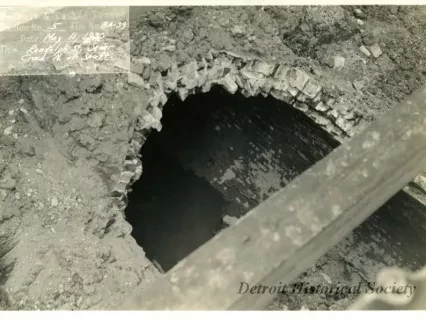 Image, Digital - Randolph St. Sewer - Crack N. of Shaft