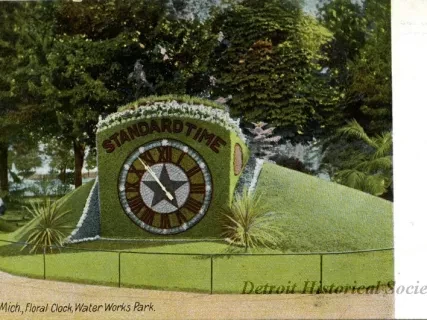 Postcard - Detroit, Mich., Floral Clock, Water Works Park