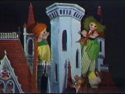 U-Matic - B-Roll
Christmas Carnival 1980
Noel Night 1980
-Rapunzel Puppets
-brief B-roll X-Mas Carnival
-Noel Night ladies decorating three
Dec. 1980, 6 min. Tape 15