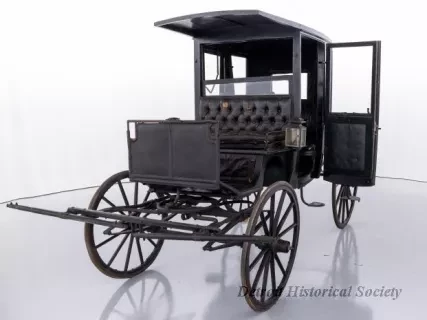 Carriage - 1890's Enclosed Rockaway Carriage - Dhs_1948_145_028_arceye_user_01