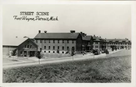 Postcard - Street Scene, Fort Wayne, Detroit, Mich.