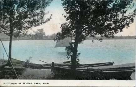 Postcard - A Glimpse of Walled Lake, Mich.