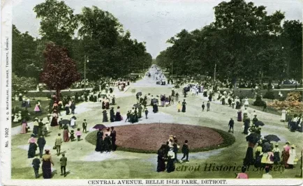 Postcard - Central Avenue, Belle Isle Park, Detroit, Mich.