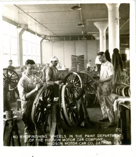 Stereograph - Finishing Wheels In The Paint Department Of The Hudson Motor Car Company, Hudson Motor Car Co, Detroit, USA