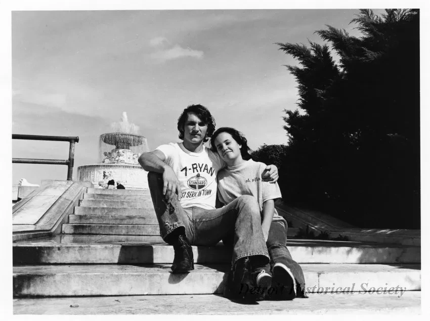 Print, Photographic - Belle Isle - Teenage Couple in front of Scott Fountain