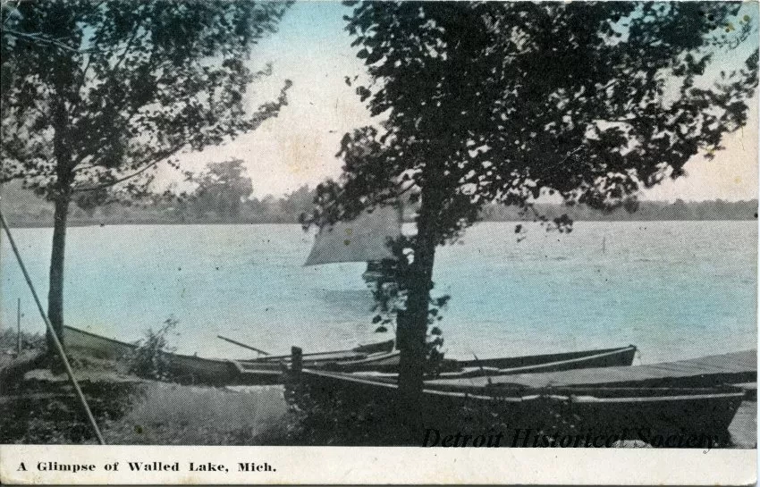 Postcard - A Glimpse of Walled Lake, Mich.