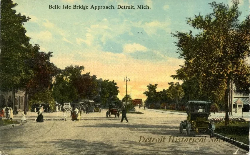 Postcard - Belle Isle Bridge Approach, Detroit, Mich.
