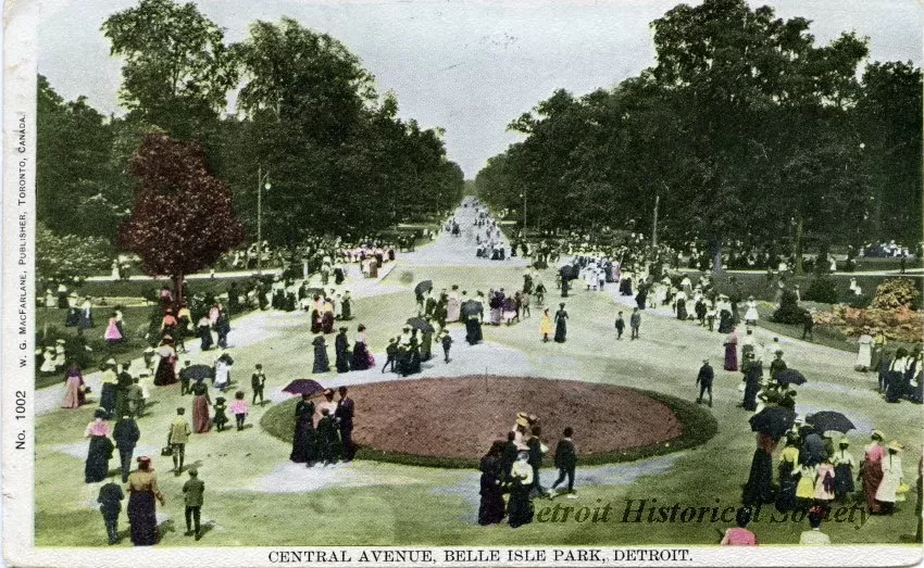 Postcard - Central Avenue, Belle Isle Park, Detroit, Mich.