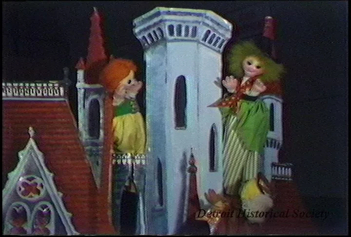 U-Matic - B-Roll
Christmas Carnival 1980
Noel Night 1980
-Rapunzel Puppets
-brief B-roll X-Mas Carnival
-Noel Night ladies decorating three
Dec. 1980, 6 min. Tape 15