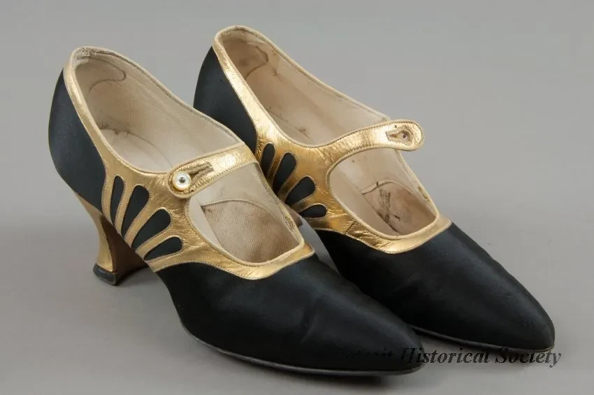 Shoe